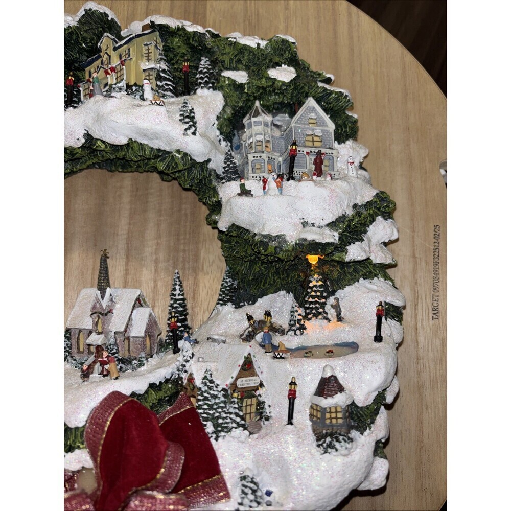 HAWTHORNE VILLAGE Thomas Kinkade Village Christmas Illuminated Wreath 2005 - Picture 8 of 15